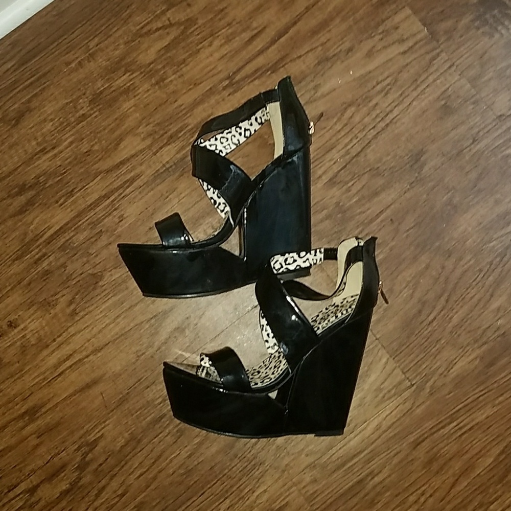 Shoes - Picture 3 of 4